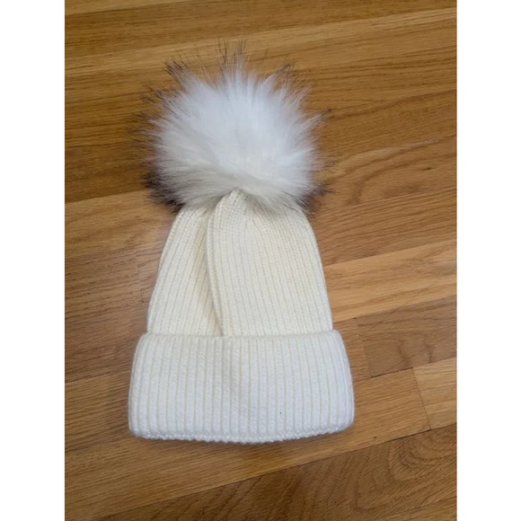 Norla Canada White Knit Beanie NWT with Pom Pom, One Size Alpaca - Picture 2 of 6